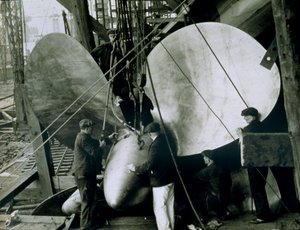 RMS女王伊丽莎白在约翰布朗码头，1938年8月 作者 英国摄影师